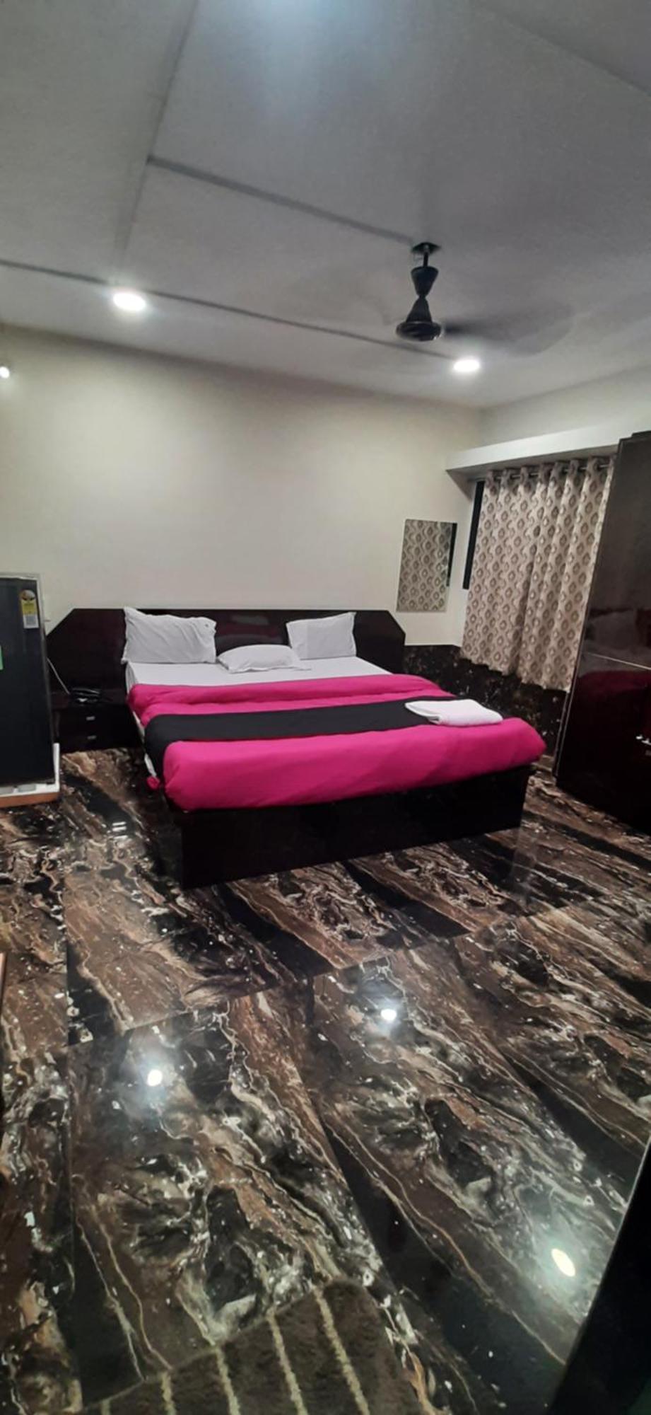 Hotel Silver Resort Daman Exterior photo